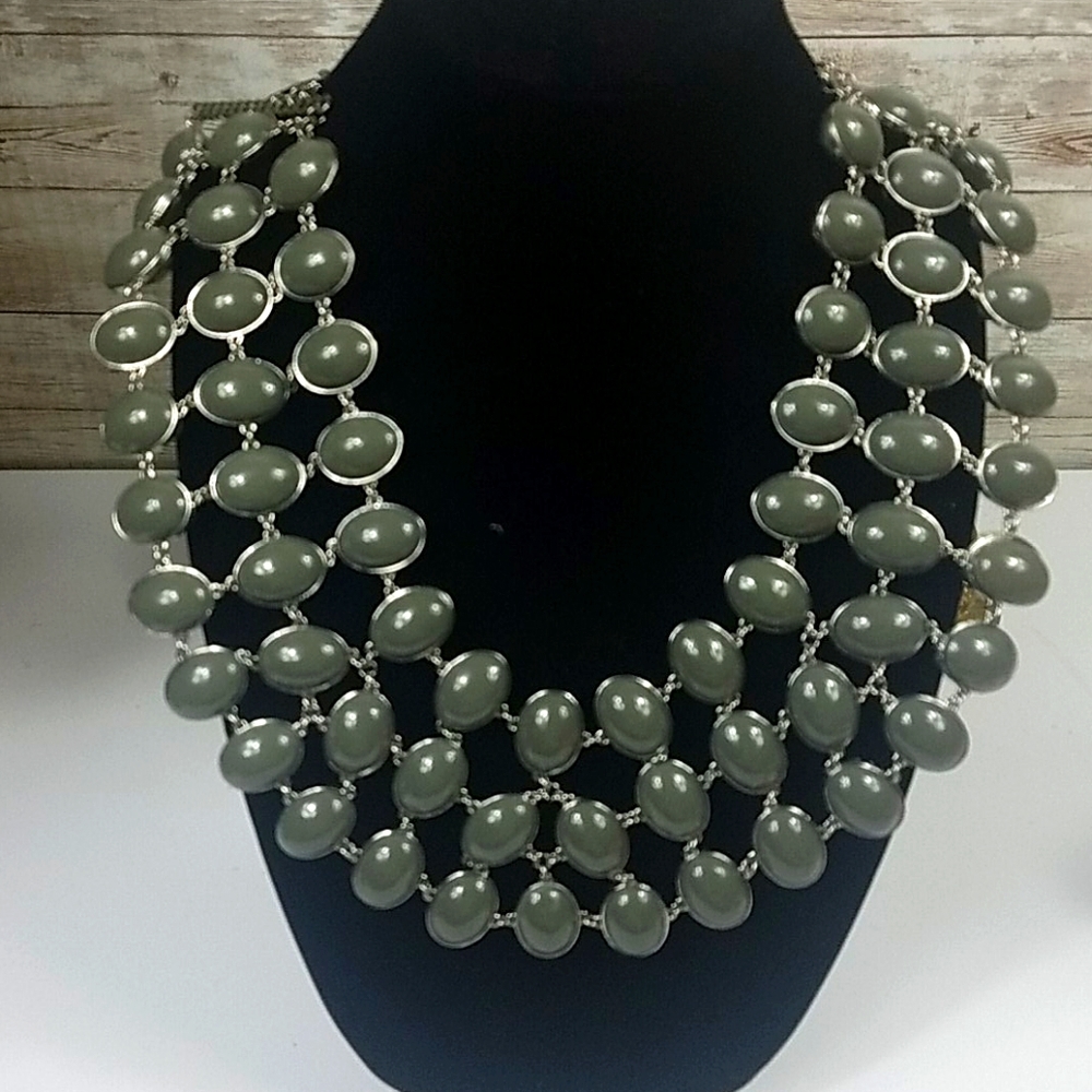 Vintage Fashion Jewelry, Oval Olive green and silver, 3 strands